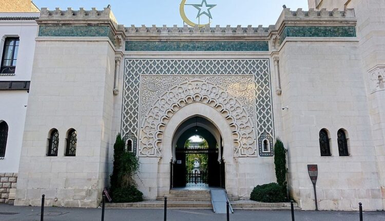 France to close mosques suspected of “separatism”