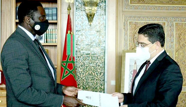 This Thursday, February 18th, Nasser Bourita, Minister of Foreign Affairs, African Cooperation and Moroccan Expatriates, received in Rabat his Gambian counterpart Mamadou Tangara, who carried a letter from Gambian President Adama Barrow to His Majesty King Mohammed VI.