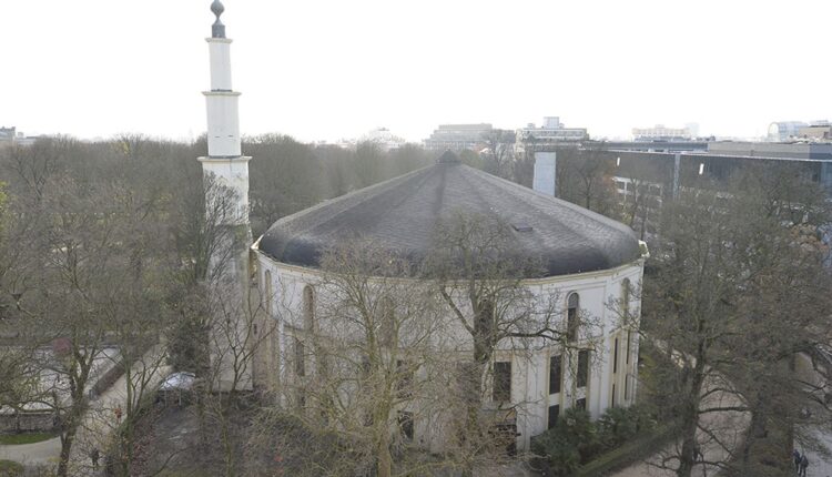 Belgium’s Muslim Executive has harshly renounced claims issued by Justice Minister Vincent Van Quickenborne concerning an out-of-the-blue Moroccan Intelligence infiltration of the Great Mosque in Brussels.