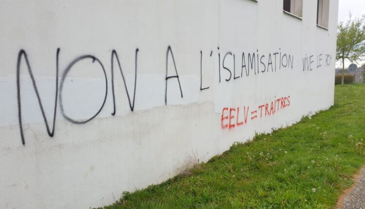 Anti-Muslim Graffiti Found on the Walls of a Mosque in France