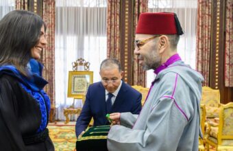 Nawal Sfendla — Everest, Lhotse, and now the Royal Palace. One expedition. One wissam. One historic moment for Moroccan sport.