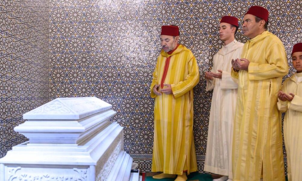 King Mohammed VI chairs a religious evening marking the 28th anniversary of Hassan II’s passing in Rabat.