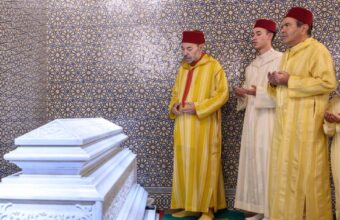 King Mohammed VI chairs a religious evening marking the 28th anniversary of Hassan II’s passing in Rabat.